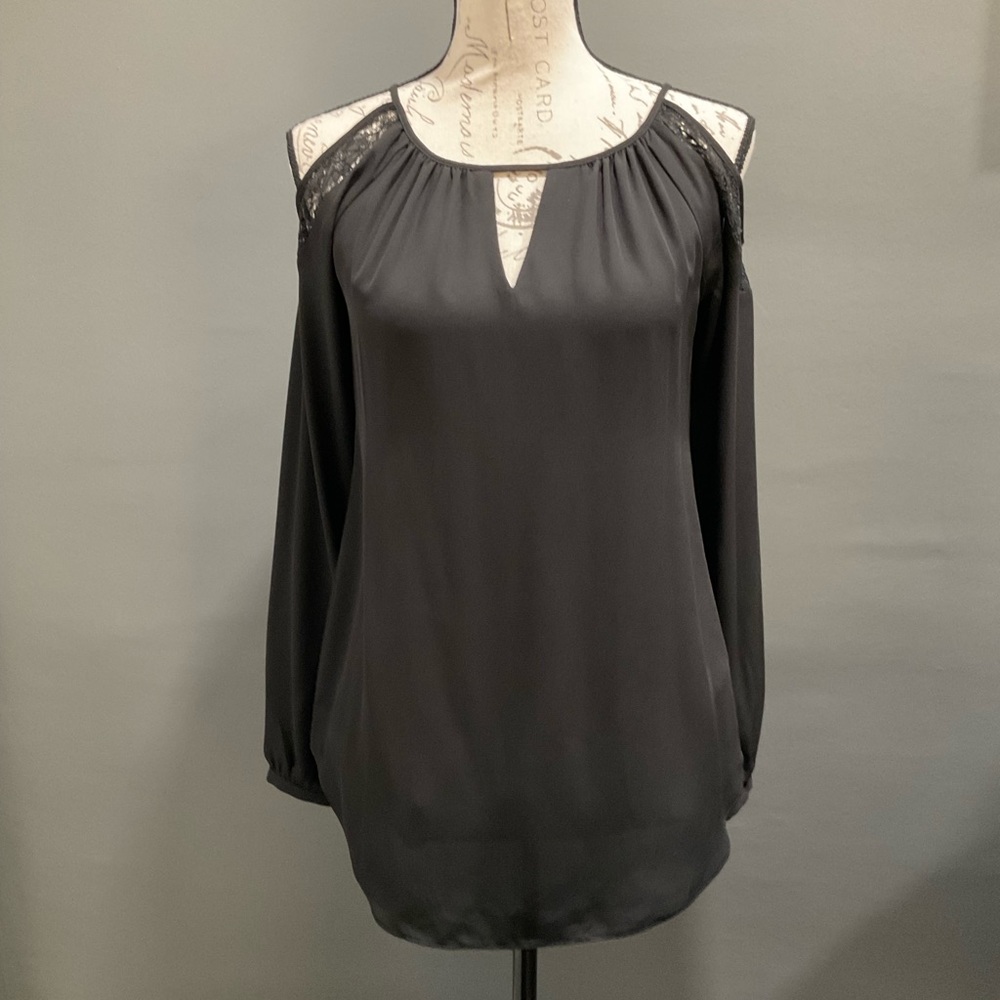 NWT WHITE HOUSE BLACK MARKET COLD SHOULDER LACE DETAIL BLOUSE